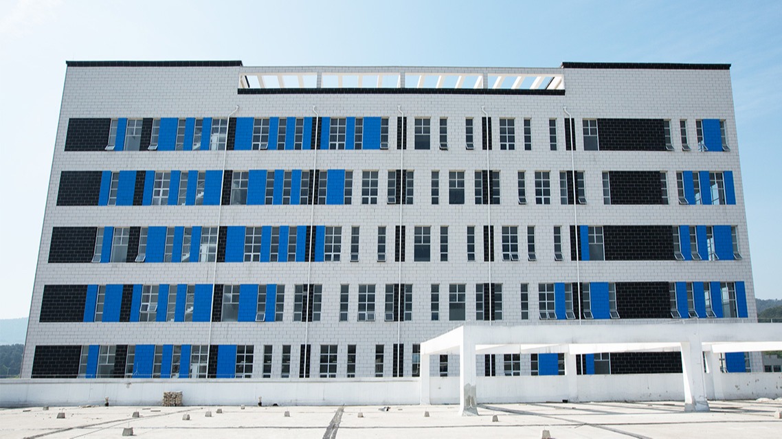 貴州健興藥業(yè)新建廠(chǎng)房選用錦埴軟瓷做為外飾面材料