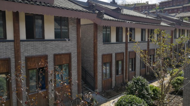 晴隆假日酒店選用錦埴軟瓷做為外飾面材料